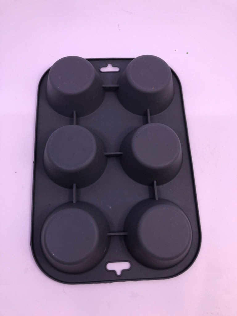 GRAY SILICONE MUFFIN TRAY 6-MUFFINS.
