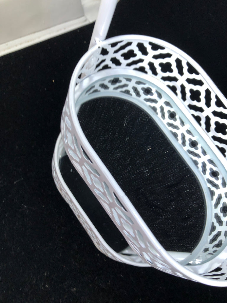 2 TIER WHITE BASKET MIRRORED BOTTOM.