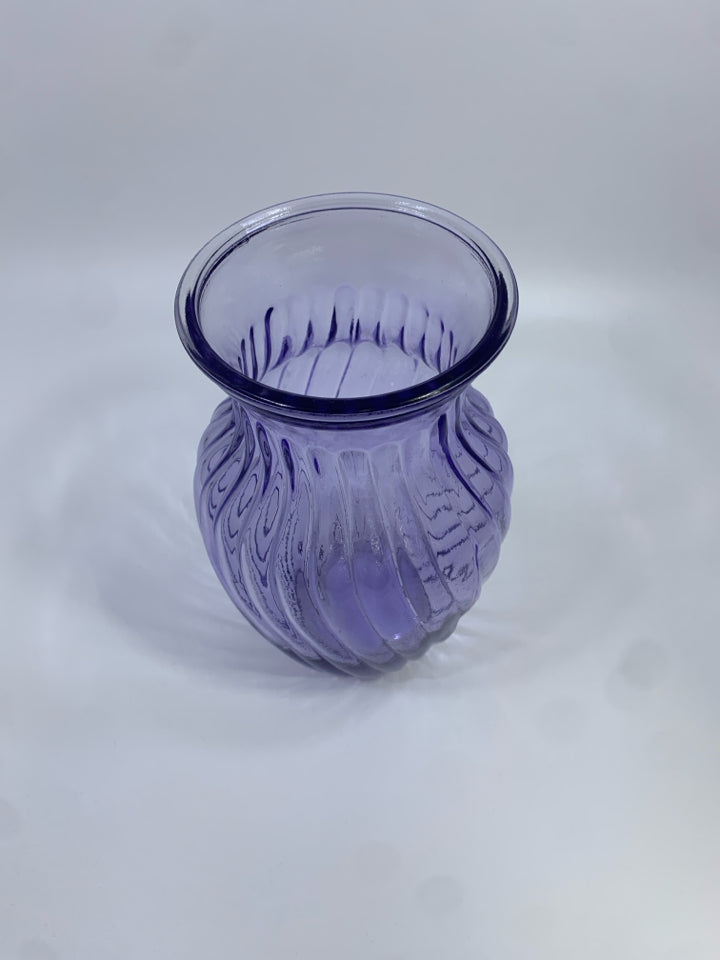 PURPLE GLASS RIBBED VASE.