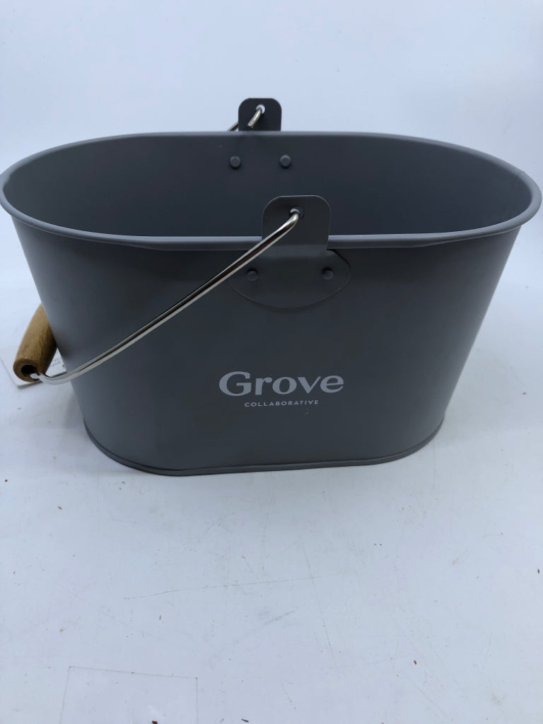 GROVE METAL BASKET W/WOOD HANDLE.