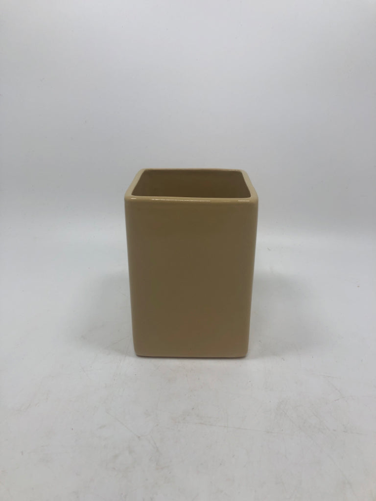SM BEIGE PENCIL CUP.