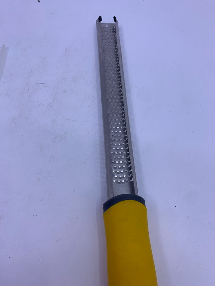 LEMON ZESTER MICROPLANE W COVER.