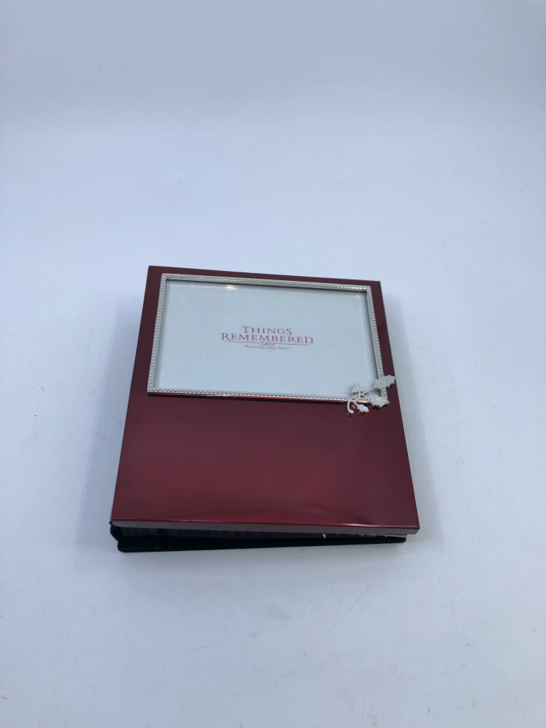 RED HOLIDAY PICTURE ALBUM.