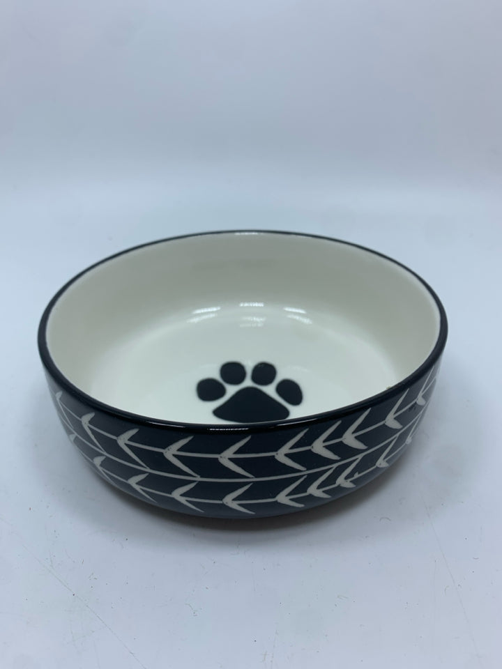 BLACK ARROW PET BOWL.