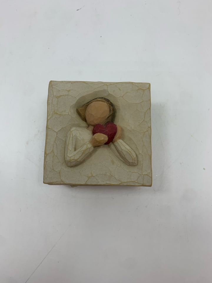 WILLOW TREE FROM THE HEART BOX.