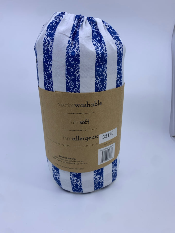NIP FULL/QUEEN DUVET COVER- BLUE AND WHITE STRIPE.