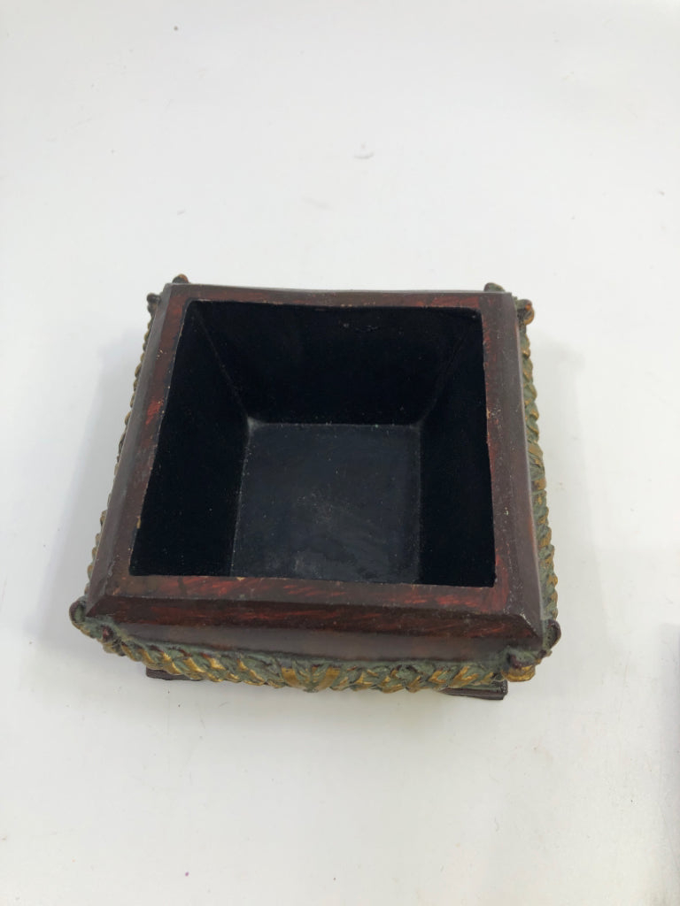 VTG WOODEN BOX W/ACORN TOP.