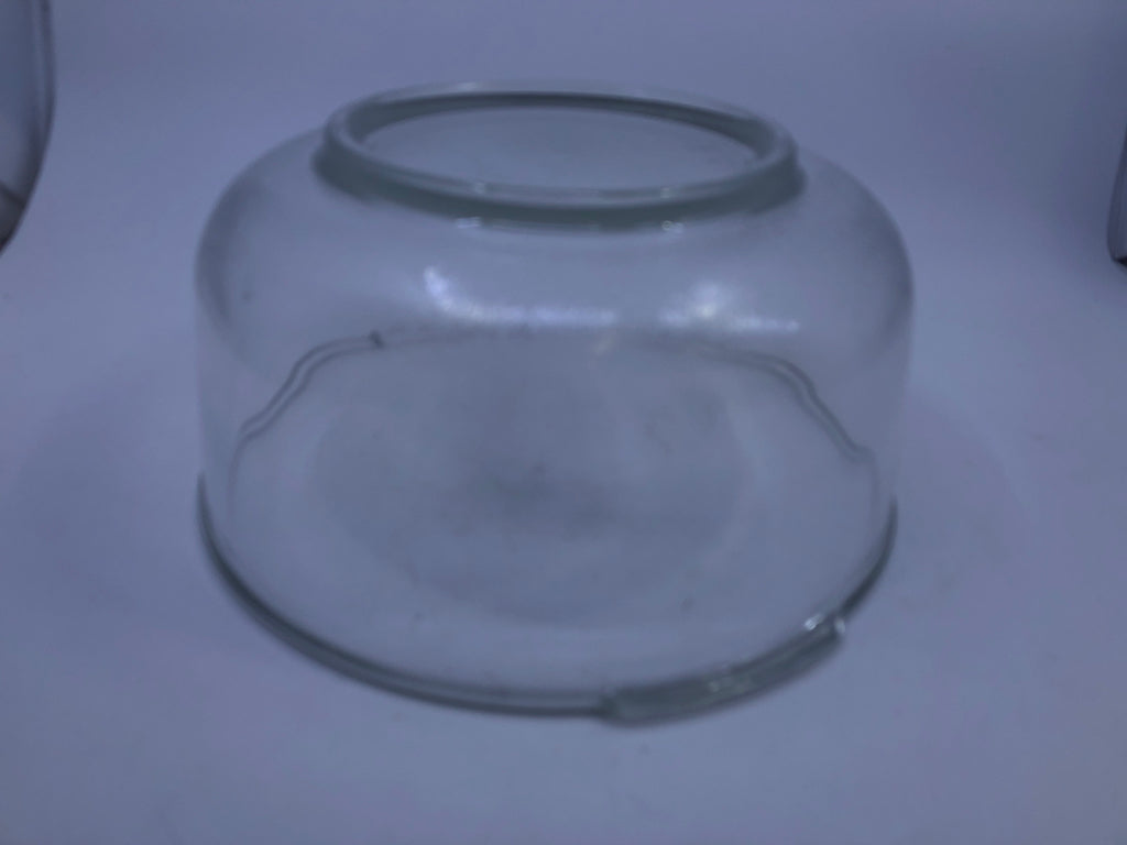 CLEAR MIXING BOWL W/ TEXTURED BOTTOM.