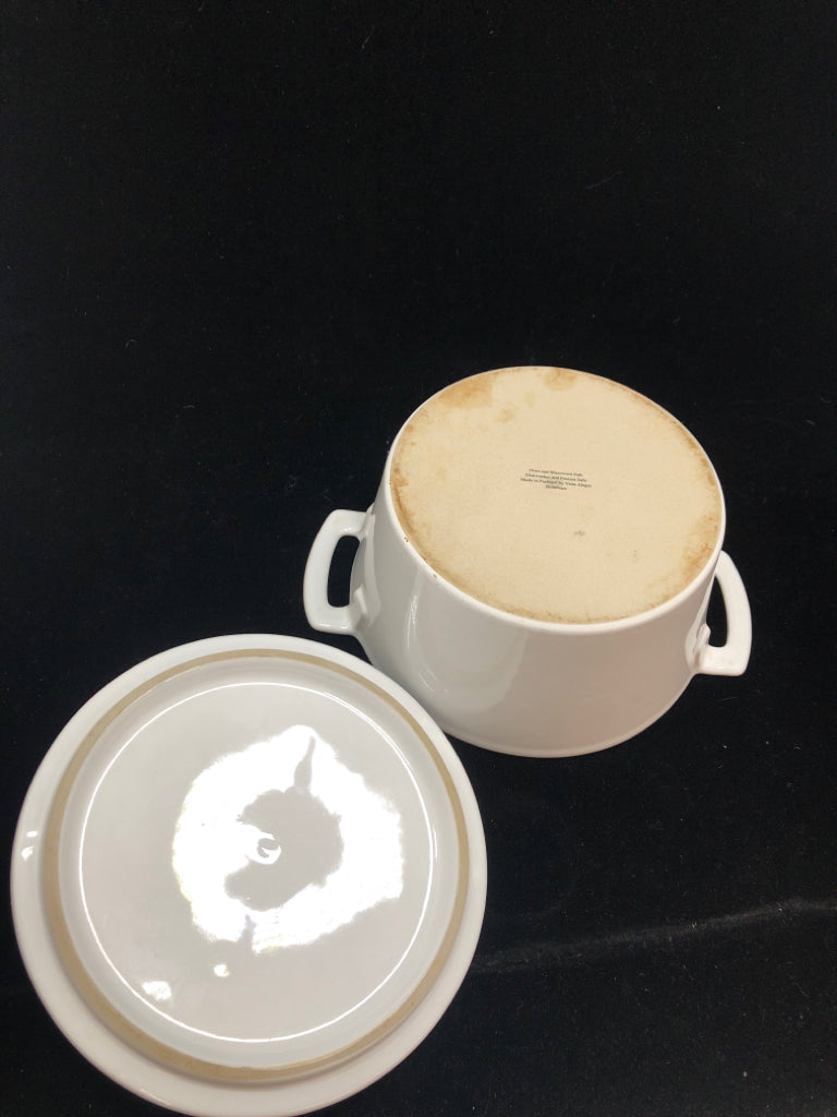 STONEWARE CASSEROLE DISH W/LID 8" X 4"