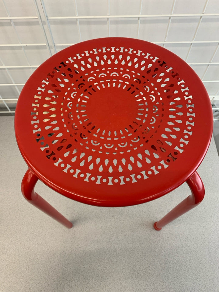 RED METAL OUTDOOR STOOL TABLE.