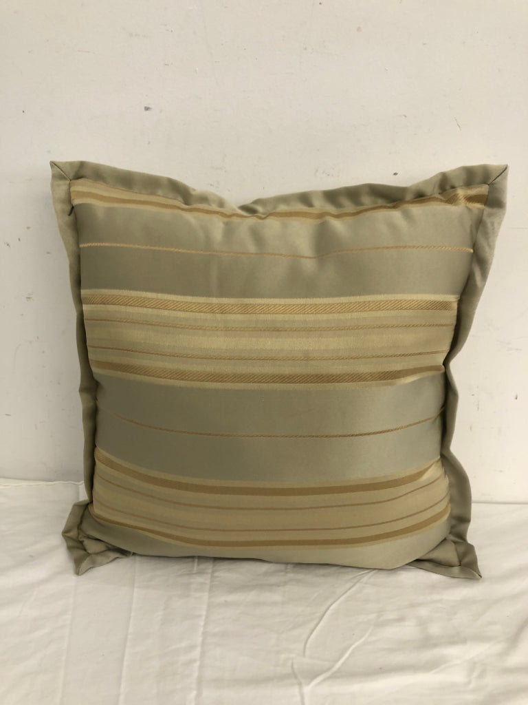 GREEN/GOLD SCROLL PILLOW.