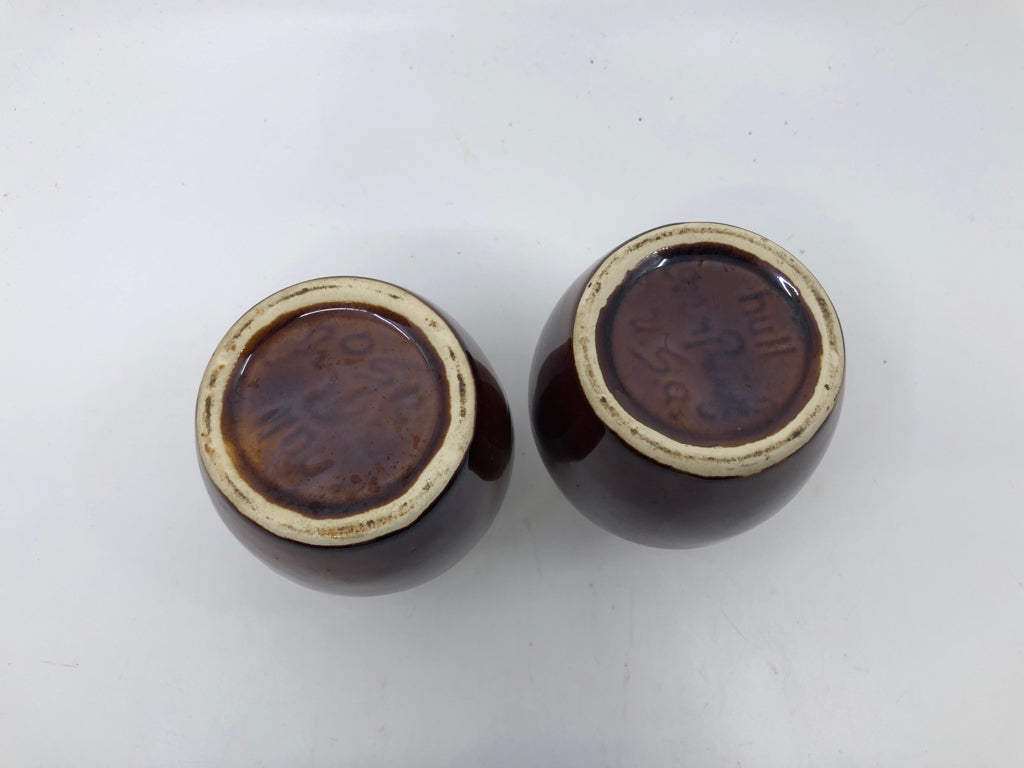 VTG BROWN POTTERY SALT AND PEPPER SHAKERS.