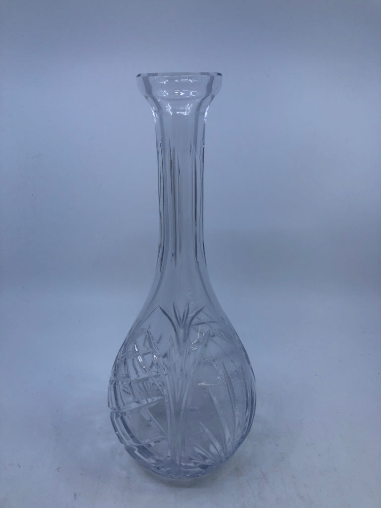 HEAVY CUT GLASS DECANTER.