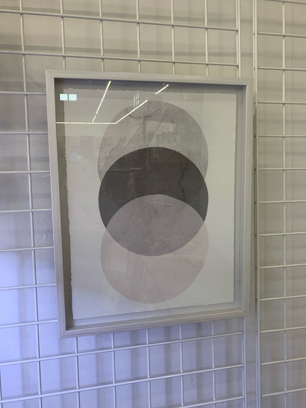 3 OVERLAPPING CIRCLES IN WHITE FRAME WALL ART.