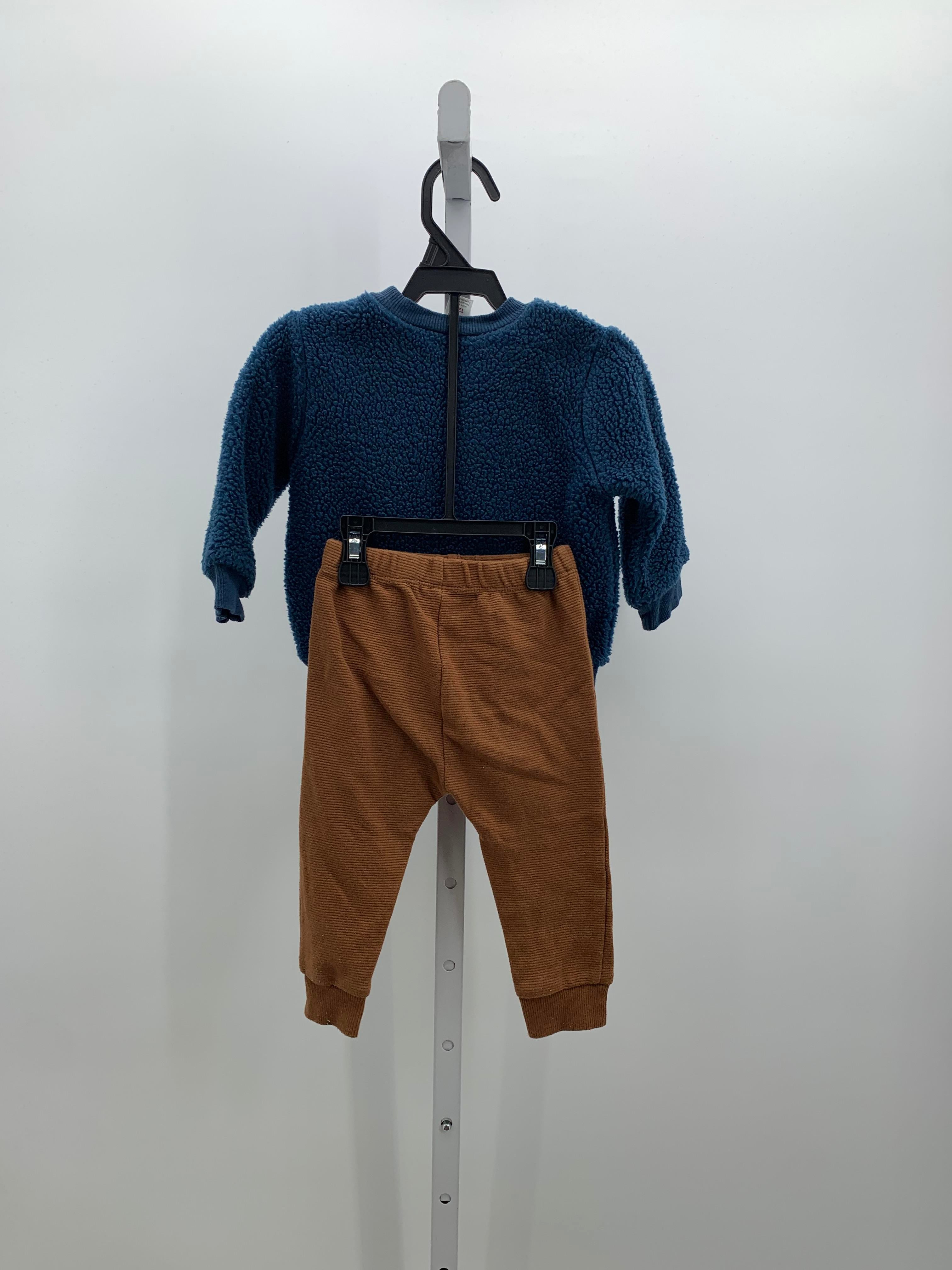 SHERPA GINGERBREAD MAN SHIRT AND BROWN PANTS.