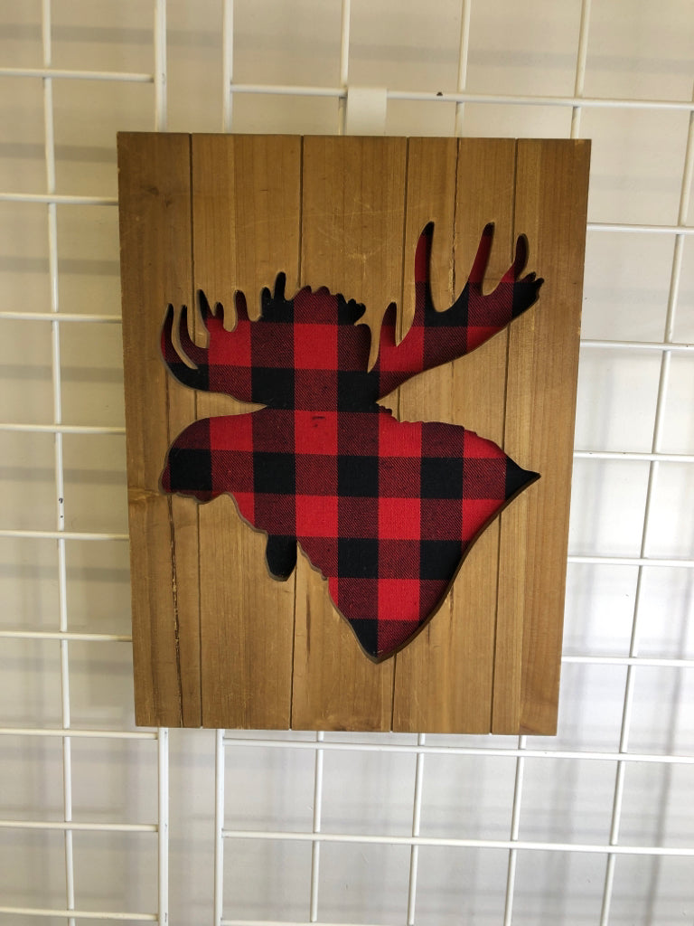 WOOD MOOSE OUTLINE WALL ART W/ RED PLAID.
