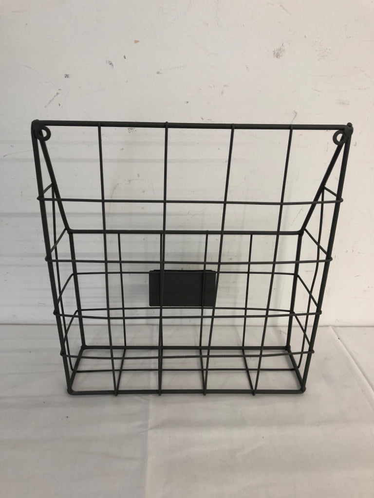 GRAY METAL GRAY WIRE MAIL FILE WALL HANGING.