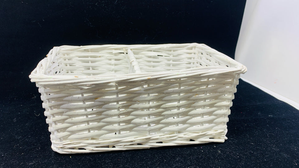 WHITE DIVIDED BASKET.