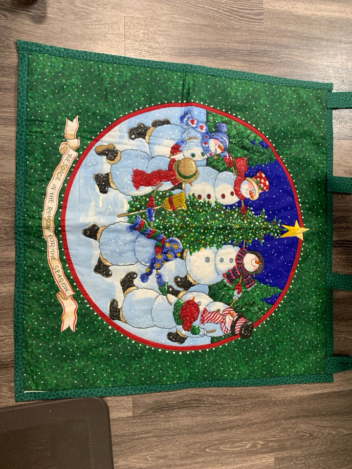 LARGE GREEN QUILTED SNOWMEN HOLDING HANDS TAPESTRY.
