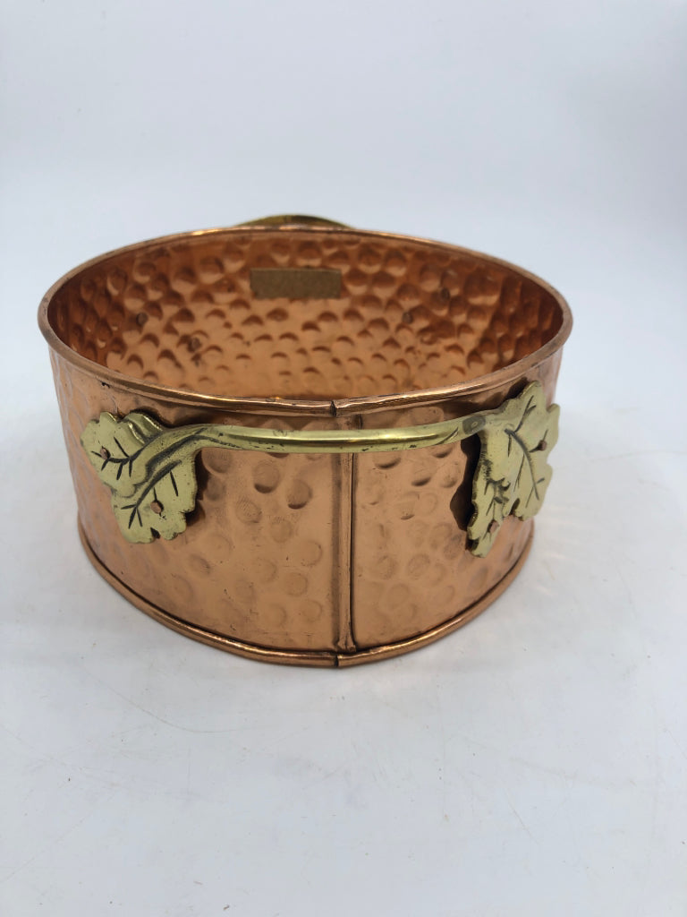 HAMMERED COPPER PLANTER RING W/ EMBOSSED LEAVES.