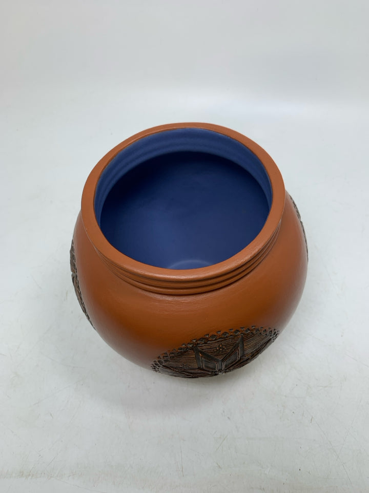 TAN W/ STAR MEDALLIONS VASE.