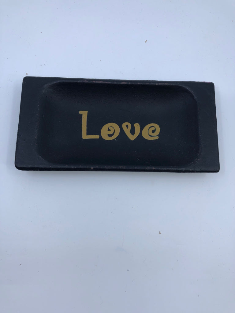 BLACK PRIMITIVE LOVE PLATE.