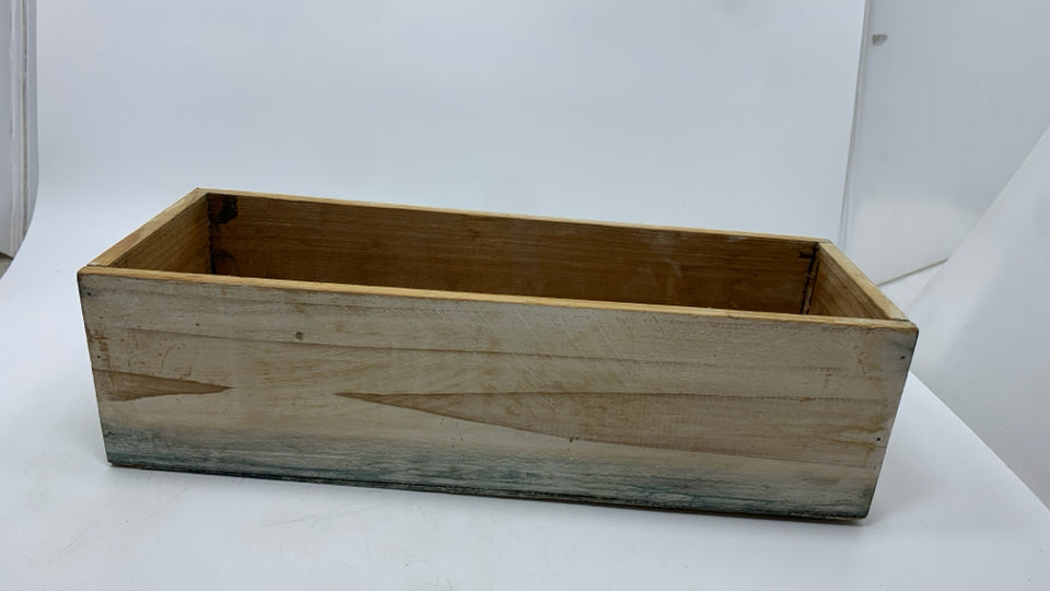 DISTRESSED "HERBS" CRATE.