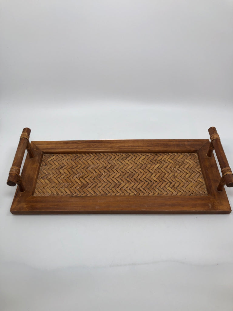 WOVEN WOODEN TRAY W/HANDLES.