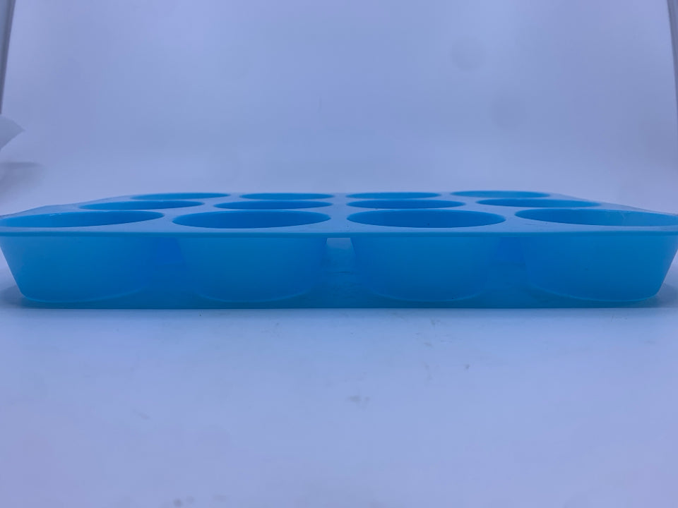 2 LIGHT BLUE SILICONE MUFFIN PAN.