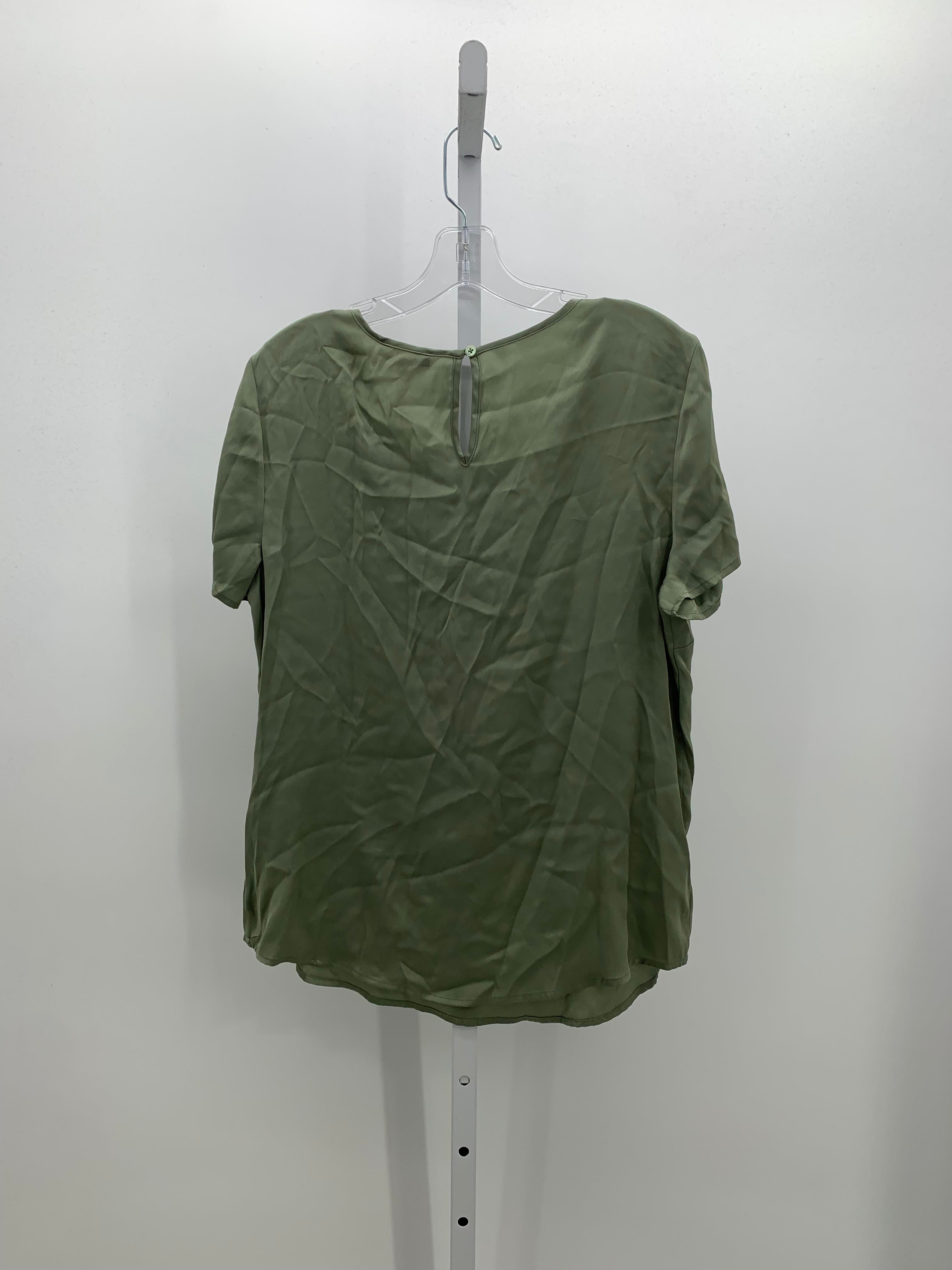 Size Medium Misses Short Sleeve Shirt