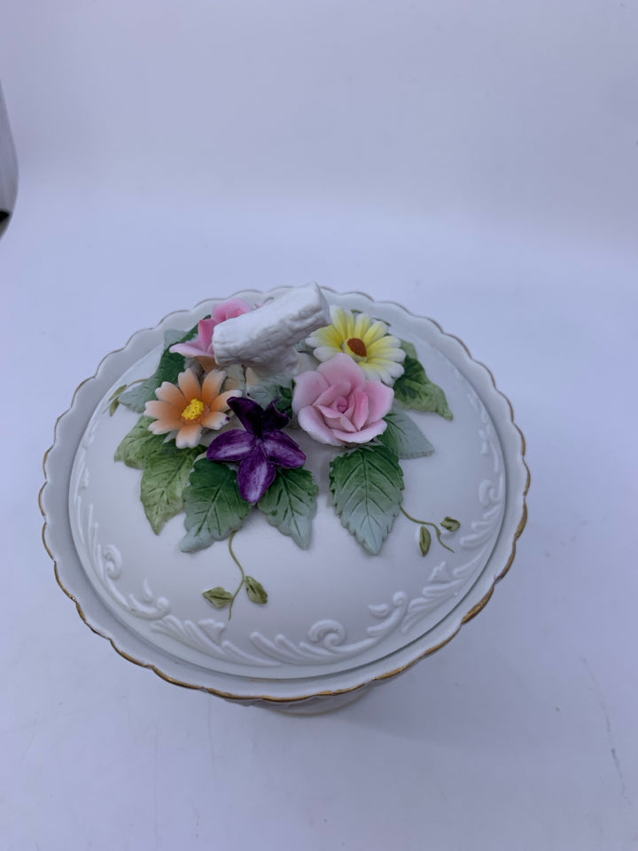 WHITE CERAMIC FOOTED BOWL W/ EMBOSSED COLORFUL FLOWERS W/ LID.