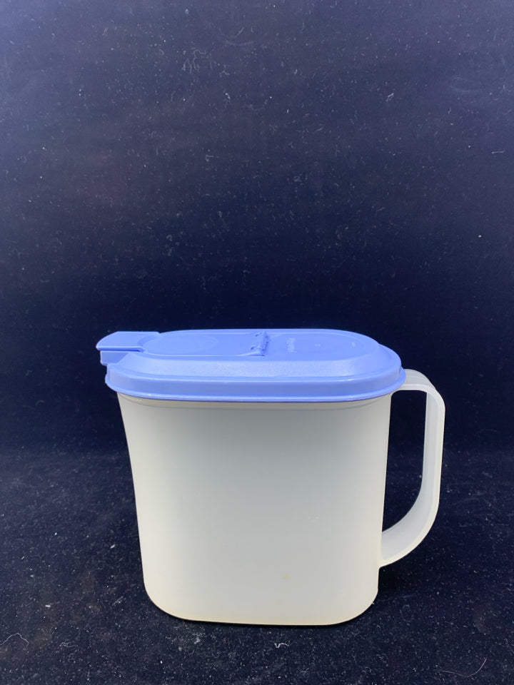 TUPPERWARE SPICE CONTAINER W BLUE LID AND HANDLE.