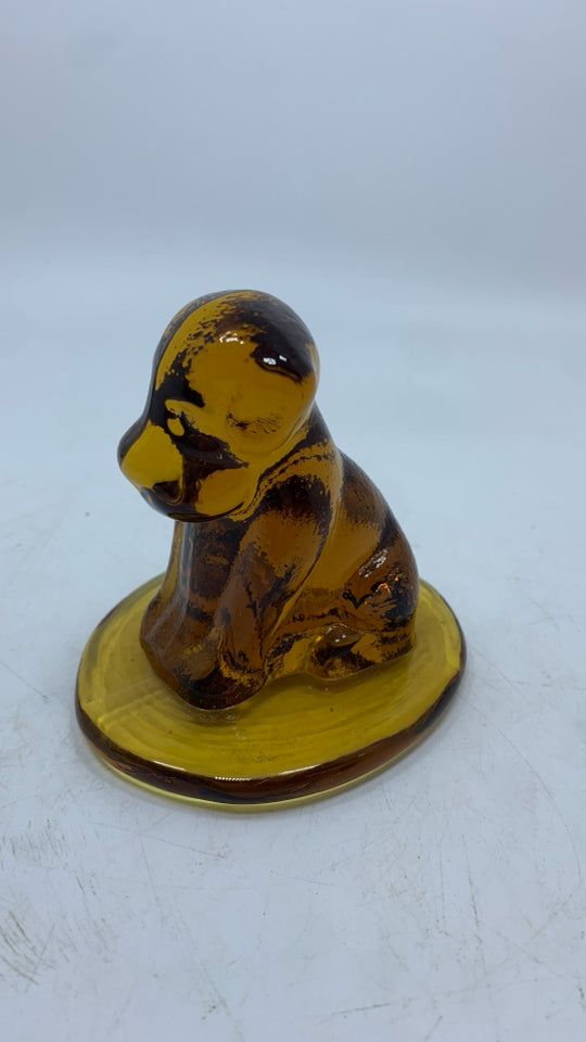 VTG AMBER GLASS DOG W/CIRCULAR BASE.