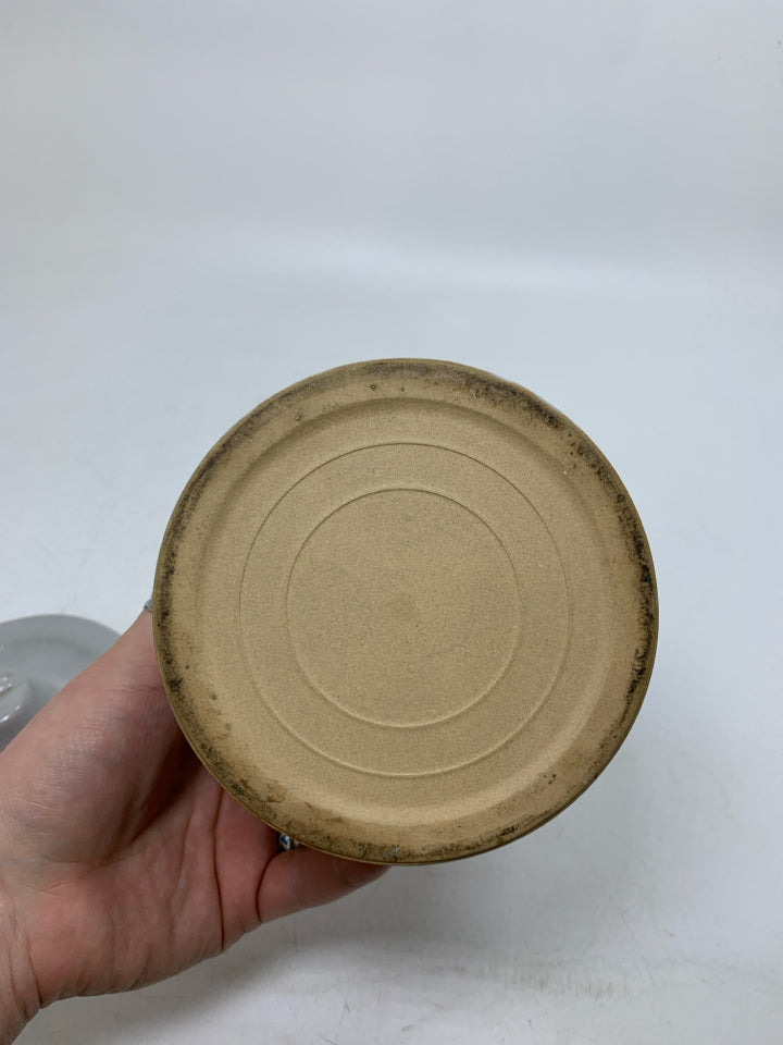 VTG STONEWARE CROCK W/ LIBERTY BELL 1776-1976 LID NO CLASP.