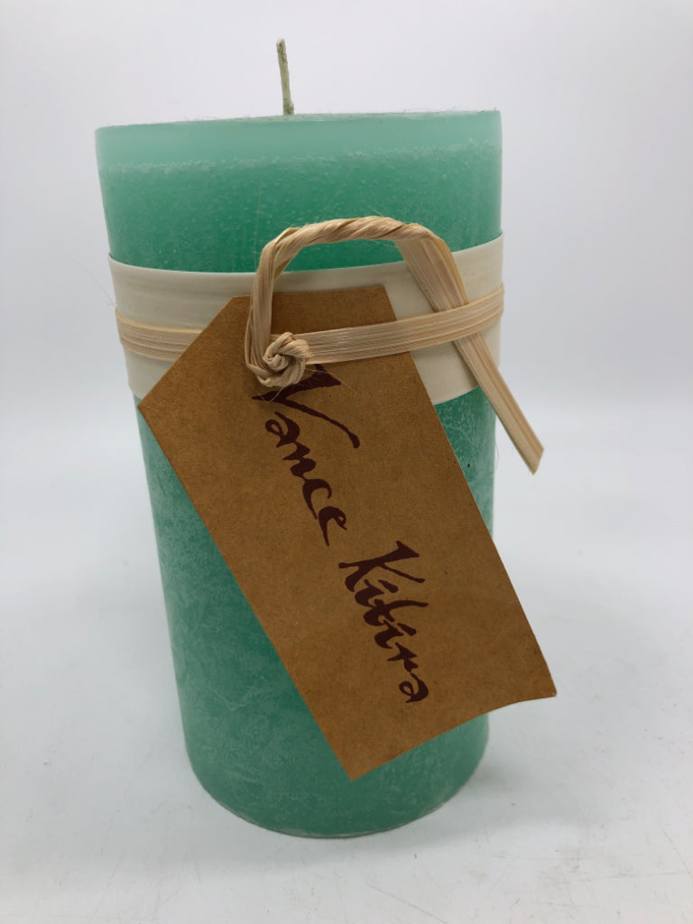 BUBBLE HURRICANE GLASS W/TEAL PILLAR CANDLE.