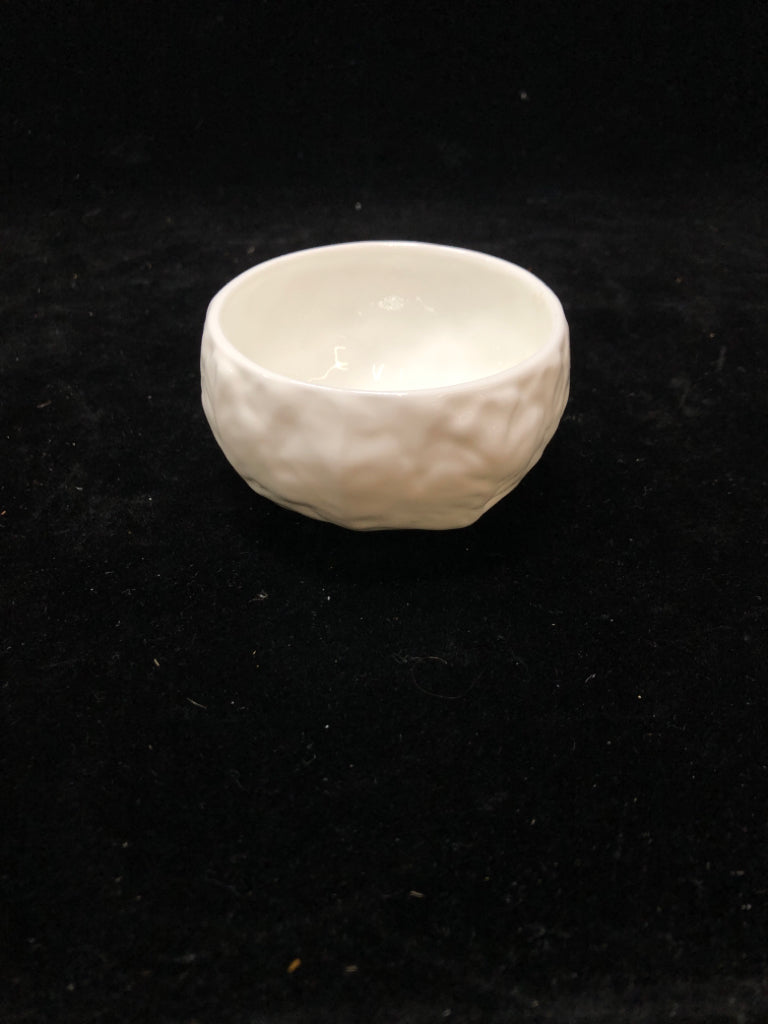 SM WHITE WEDGWOOD COUNTRYWARE CONDIMENT BOWL.