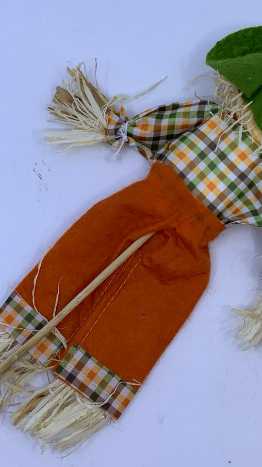 GREEN HAT SCARECROW STAKE.
