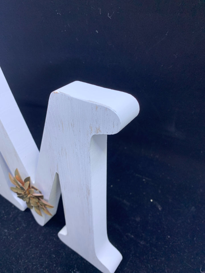 DISTRESSED STANDING PAINTED "M" WITH GOLD FLOWER.