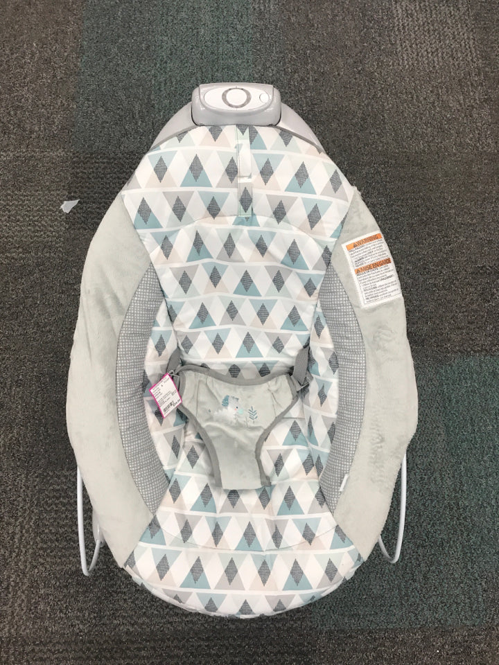 Ingenuity SmartBounce Automatic Baby Bouncer Seat with White Noise, Music