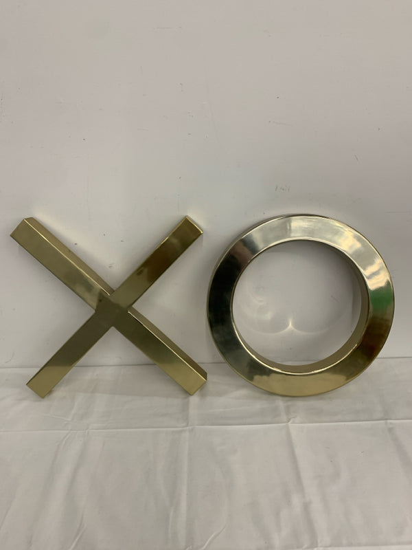 2PC GOLD X O WALL HANGING.