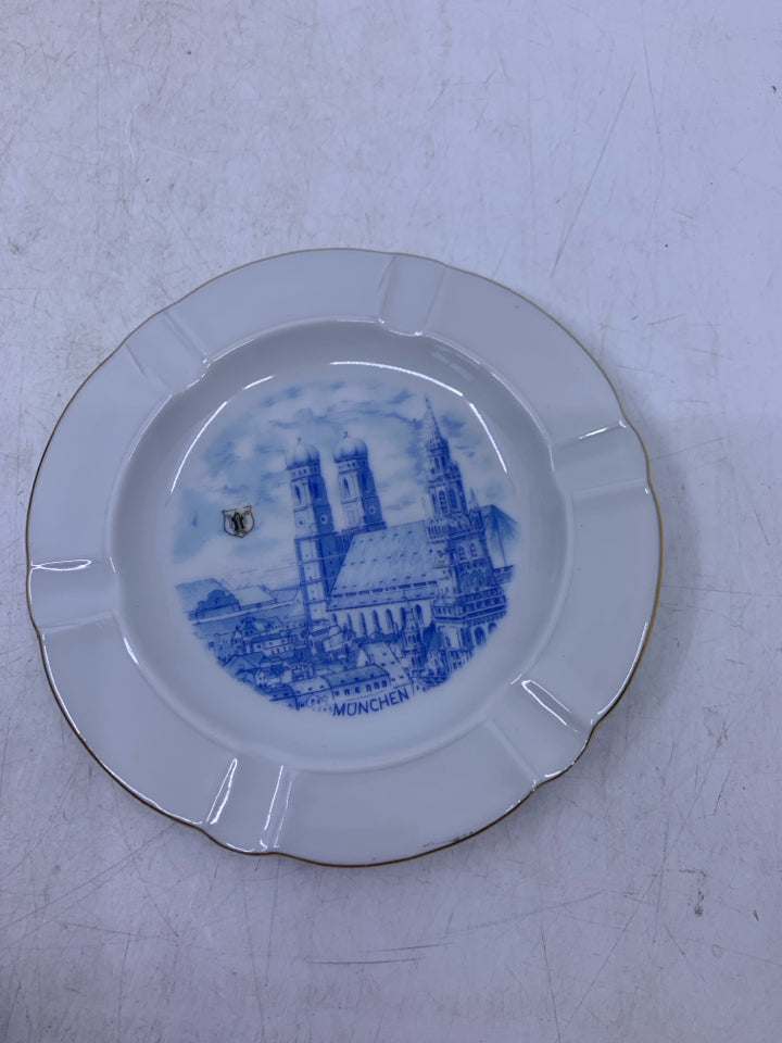 WHITE PLATE W/ BUILDING MONCHEN ASHTRAY.