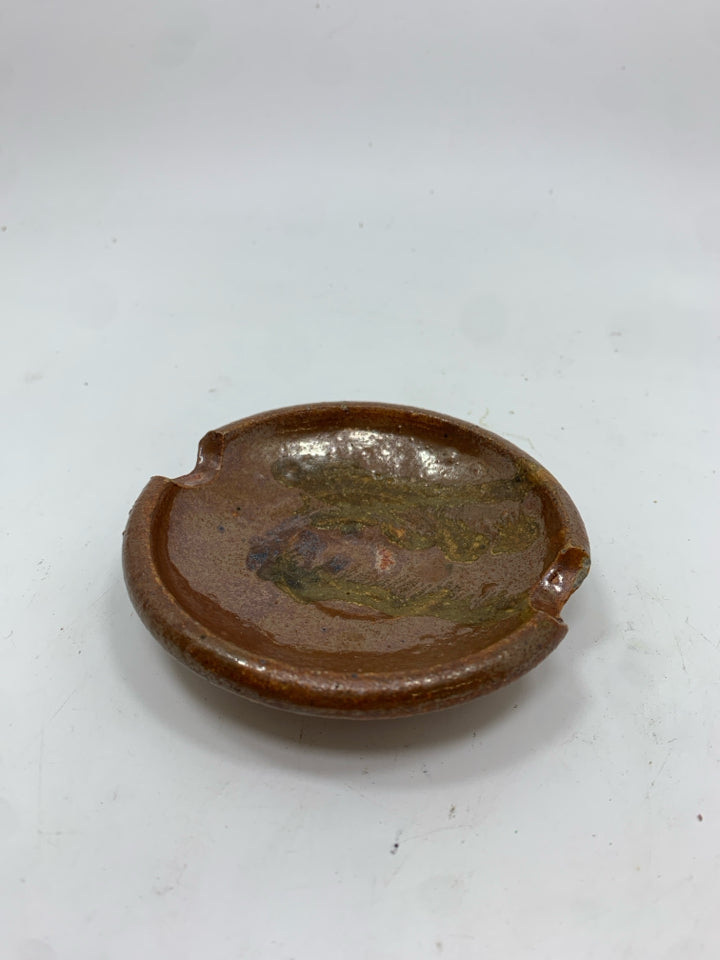 BROWN GLAZED POTTERY DISH/ASHTRAY.
