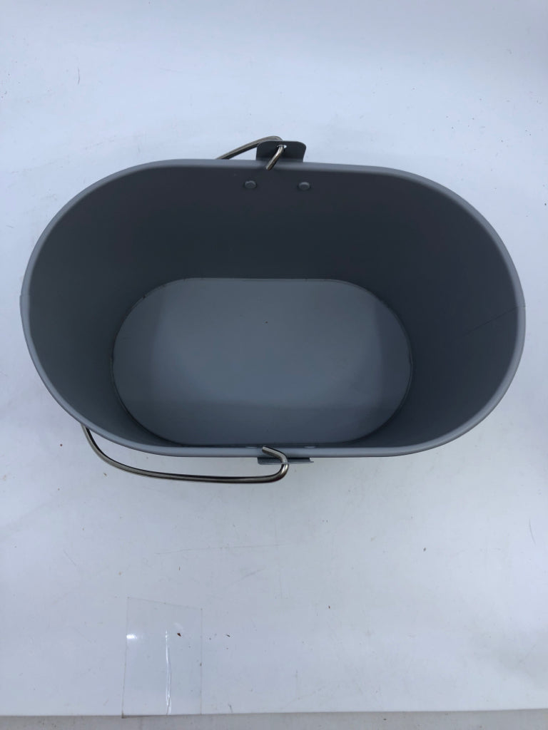 GROVE METAL BASKET W/WOOD HANDLE.