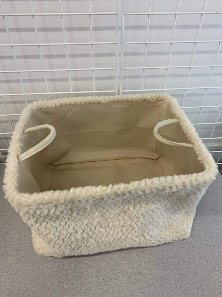 WHITE FLUFFY BASKET.