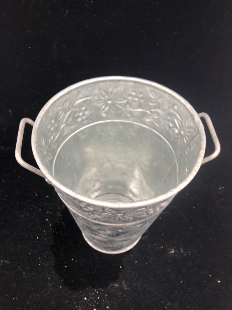 METAL BUCKET W HANDLES.