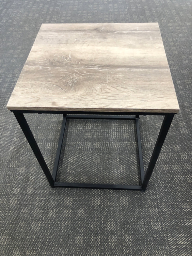 WOODEN & METAL END TABLE.