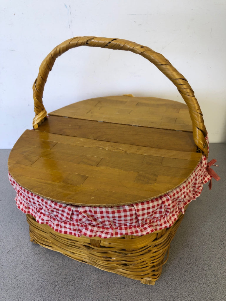 WOVEN FLIP TOP PICNIC BASKET W RED PLAID LINER.