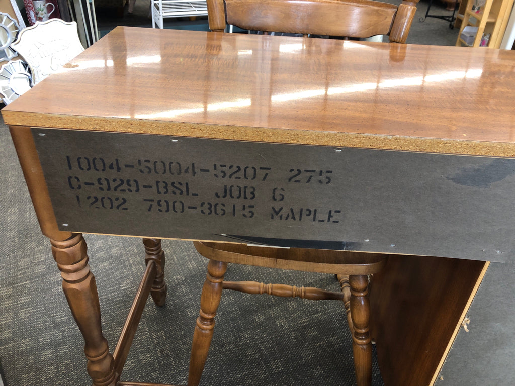 SOLID MAPLE DESK W/ 4 DRAWERS GOLD HARDWARE + CHAIR BASSETT.