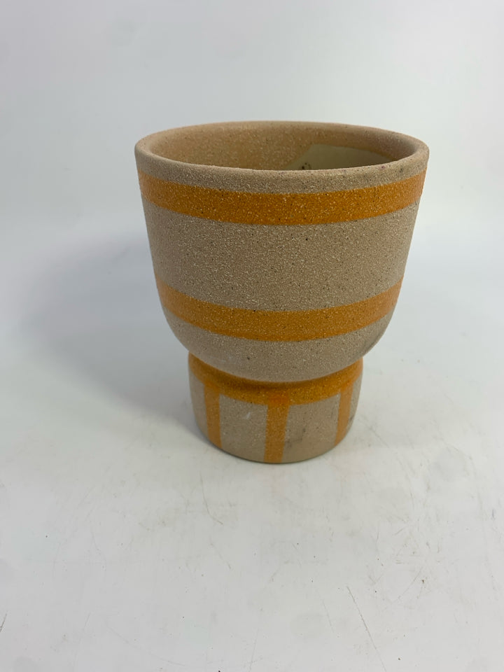 STONE/YELLOW PLANTER.