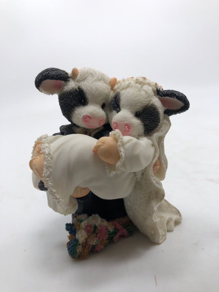 "I'LL NEVER LOVE AN-UDDER" MARY MOOMOOS FIGURINE.